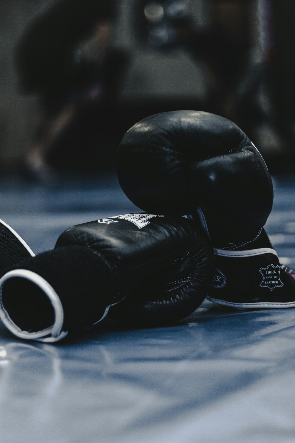 Boxer wrapping hands